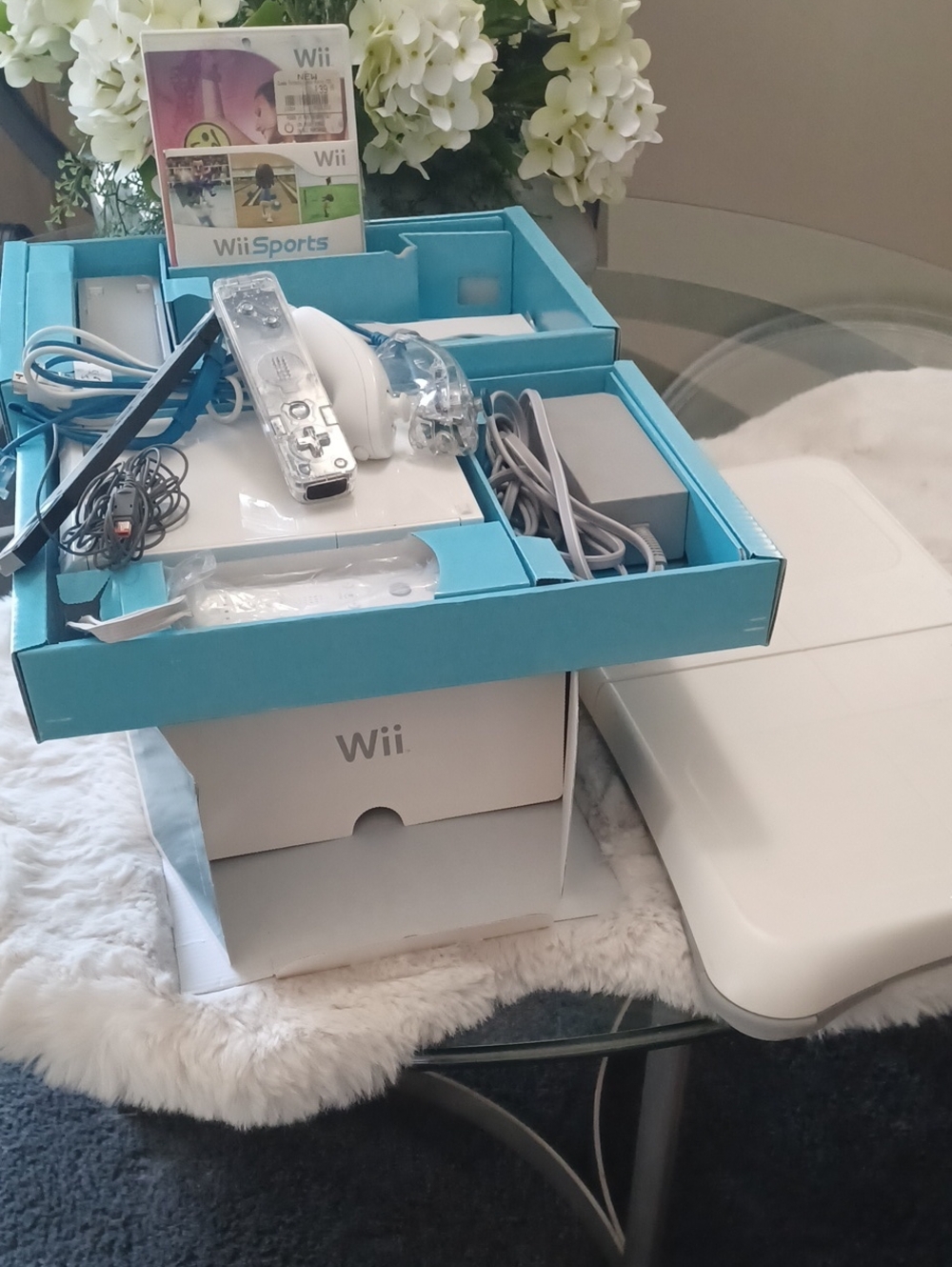 Nintendo Wii White Console Bundle with Blue Inner Packaging